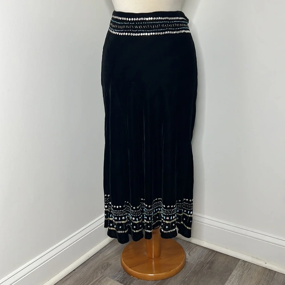 CAROLE LITTLE Embellished Black Velvet‎ Skirt Size 6